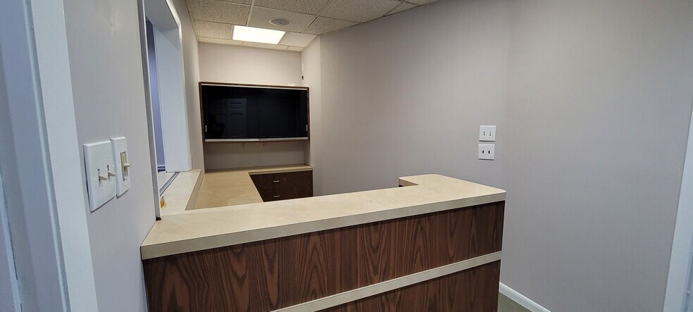 7712 & 7716 W North Avenue, Elmwood Park, IL à louer - Hall d’entrée – Image 3 sur 18