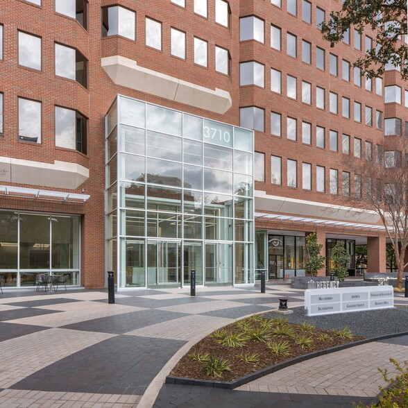 3710 Rawlins St, Dallas, TX à louer - Photo de l’immeuble – Image 2 sur 22
