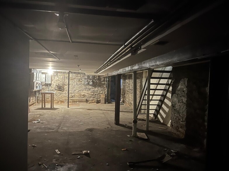 832 Manhattan Ave, Brooklyn, NY à louer - Photo de l’immeuble – Image 3 sur 7