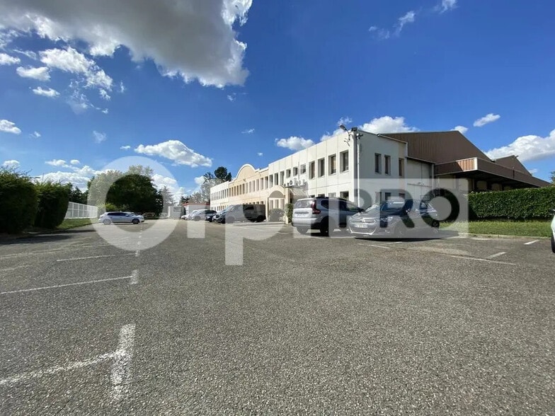 Bureau dans Saint-Symphorien-d'Ozon à louer - Photo de l’immeuble – Image 1 sur 11