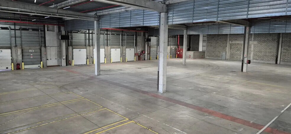 Industriel/Logistique dans Vénissieux à louer - Photo de l’immeuble – Image 1 sur 6