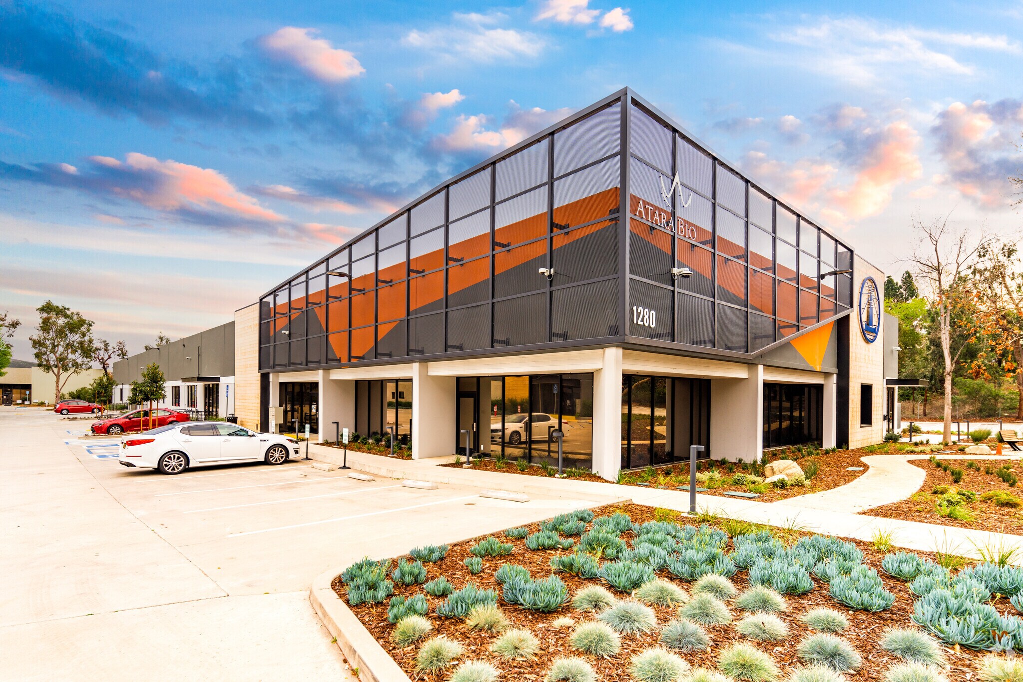 1280 Rancho Conejo Blvd, Thousand Oaks, CA à louer Photo de l’immeuble– Image 1 sur 7