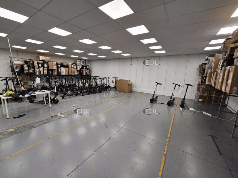 Local d’activités dans Villejuif à louer - Photo intérieure – Image 2 sur 11