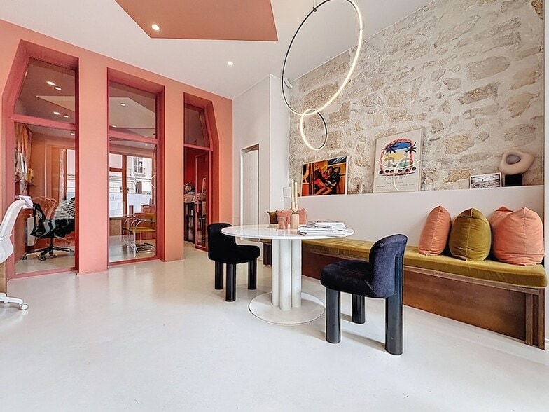 Immeuble residentiel dans Paris à vendre - Photo intérieure – Image 3 sur 9