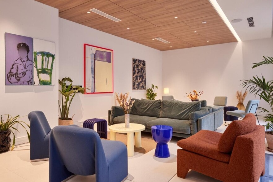 71 Rue De Miromesnil, Paris à louer - Photo de l’immeuble – Image 3 sur 17