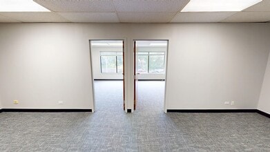 805-815 E Rand Rd, Arlington Heights, IL à louer Photo intérieure– Image 2 sur 12