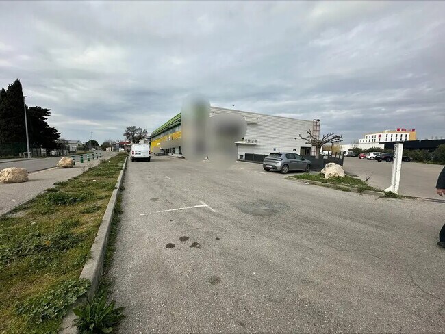 Plus de détails pour Local commercial à vendre