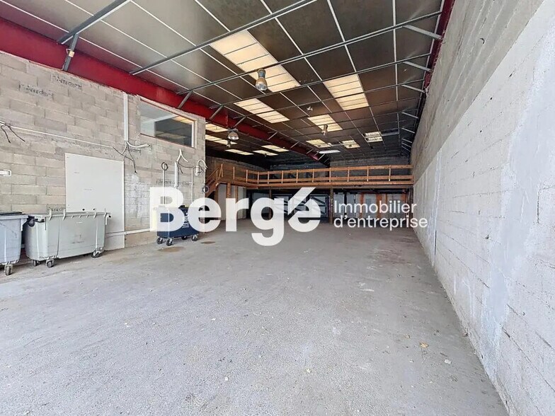 Industriel/Logistique dans Mandelieu-la-Napoule à louer - Photo de l’immeuble – Image 3 sur 9