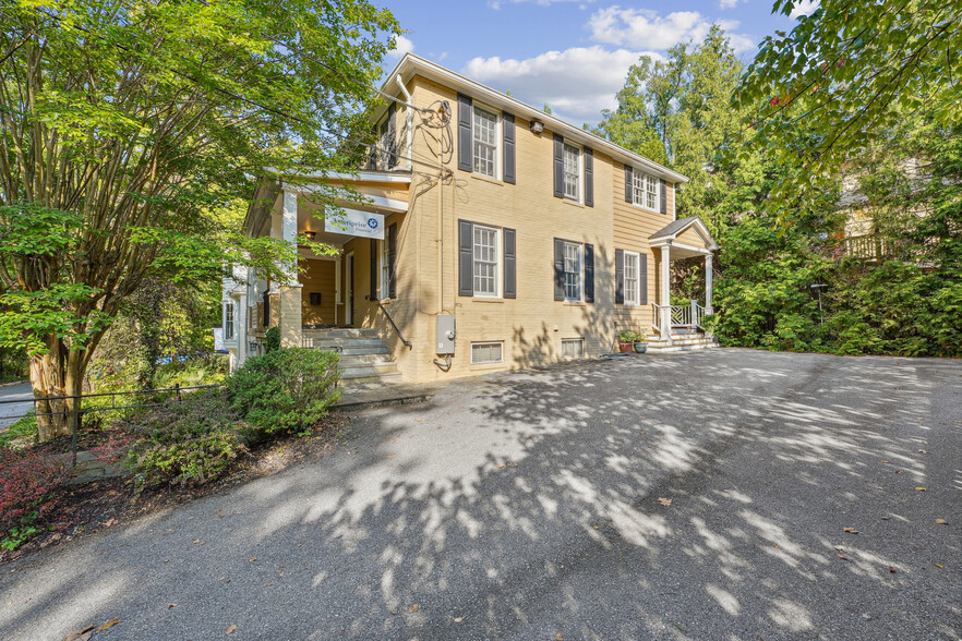 6112 Oberlin Ave, Glen Echo, MD à louer - Photo de l’immeuble – Image 1 sur 8