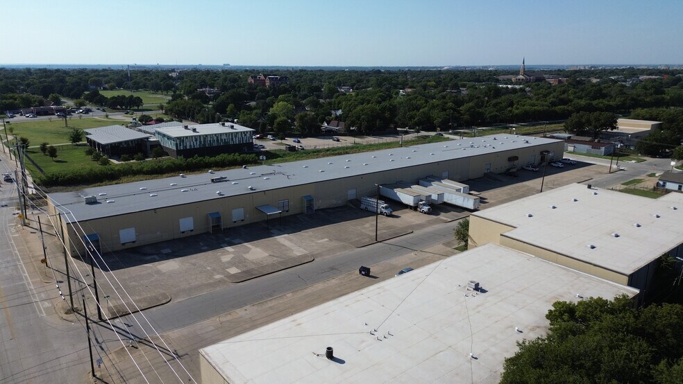 3400-3446 May St, Fort Worth, TX à louer - Photo de l’immeuble – Image 3 sur 11