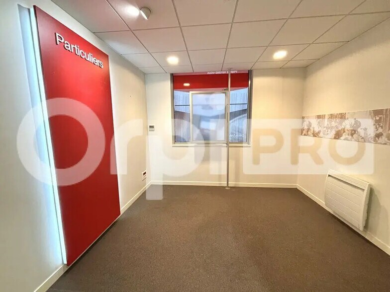 Local commercial dans Compiègne à louer - Photo de l’immeuble – Image 3 sur 6