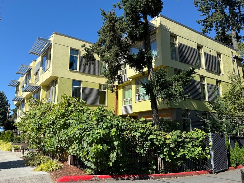 16111 E Burnside St, Portland, OR à vendre - Photo de l’immeuble – Image 3 sur 22