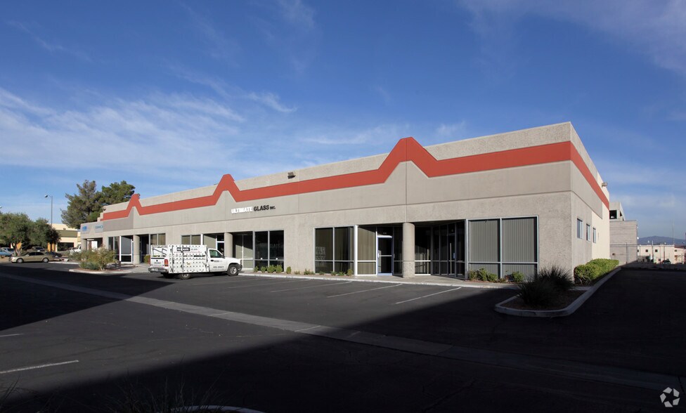 5110 S Valley View Blvd, Las Vegas, NV à louer - Photo de l’immeuble – Image 1 sur 13