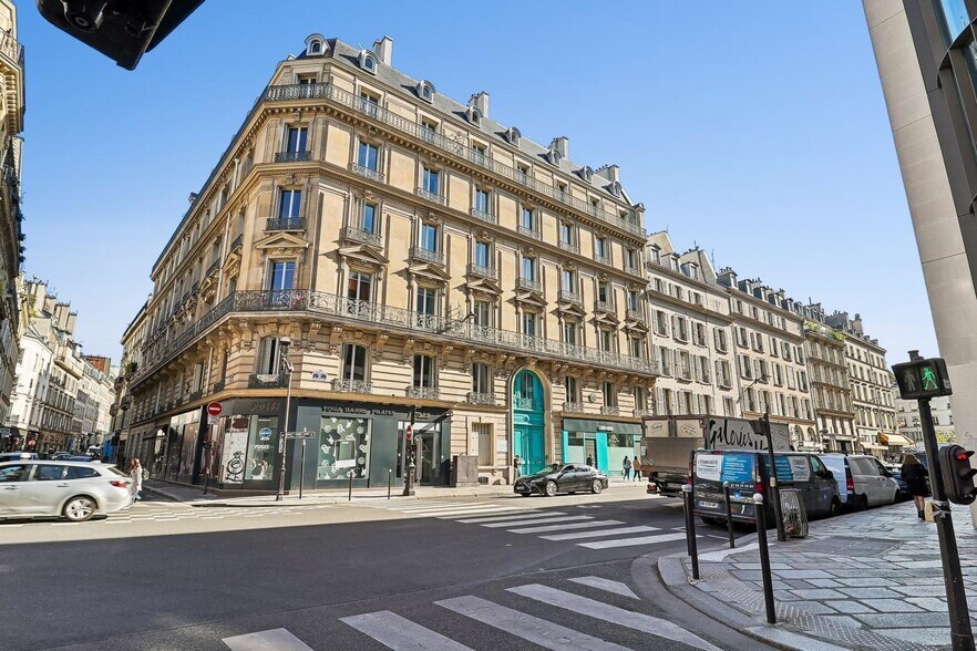28 Rue De Châteaudun, Paris à louer - Photo de l’immeuble – Image 2 sur 41
