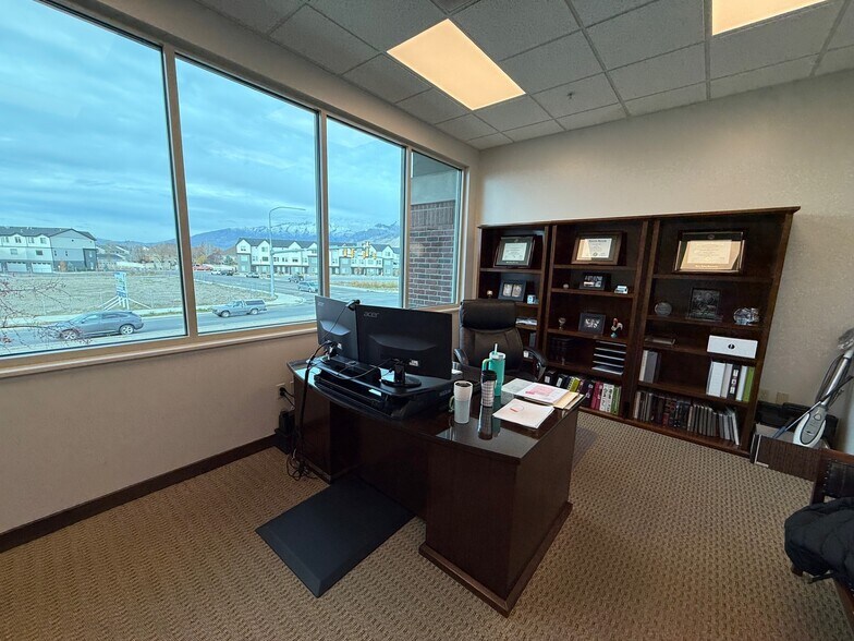 233 S Pleasant Grove Blvd, Pleasant Grove, UT à vendre - Photo de l’immeuble – Image 2 sur 48