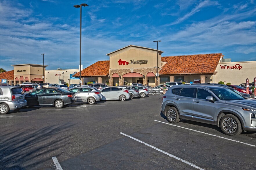 1855 N Stapley Dr, Mesa, AZ à vendre - Photo de l’immeuble – Image 2 sur 6