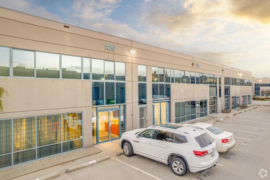 13560 Maycrest Way, Richmond, BC à louer - Photo de l’immeuble – Image 3 sur 6