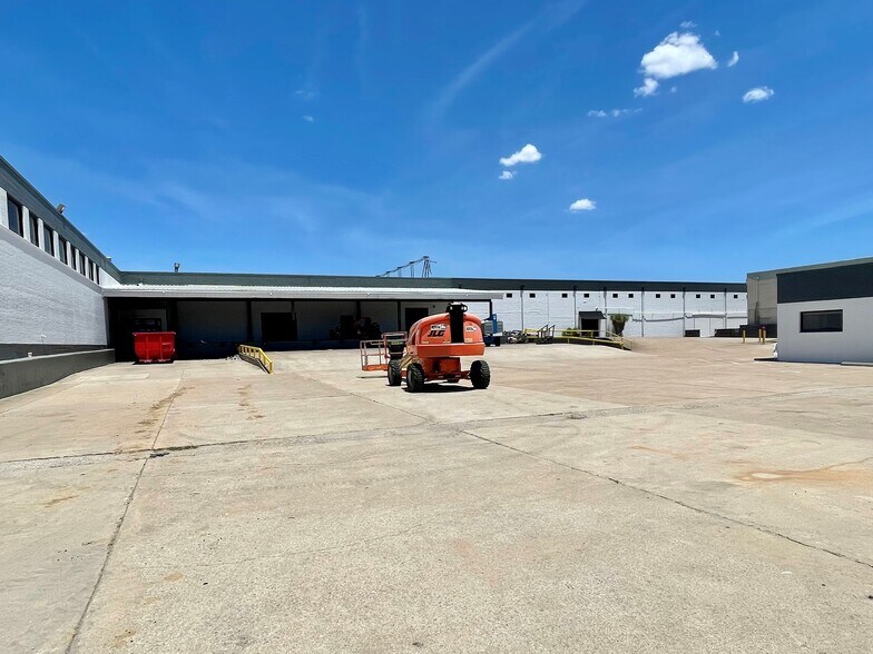 5501 Thelin St, Fort Worth, TX à louer - Photo de l’immeuble – Image 3 sur 8