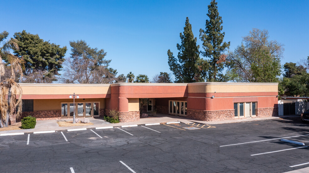 715 N Gilbert Rd, Mesa, AZ à vendre - Photo de l’immeuble – Image 1 sur 14