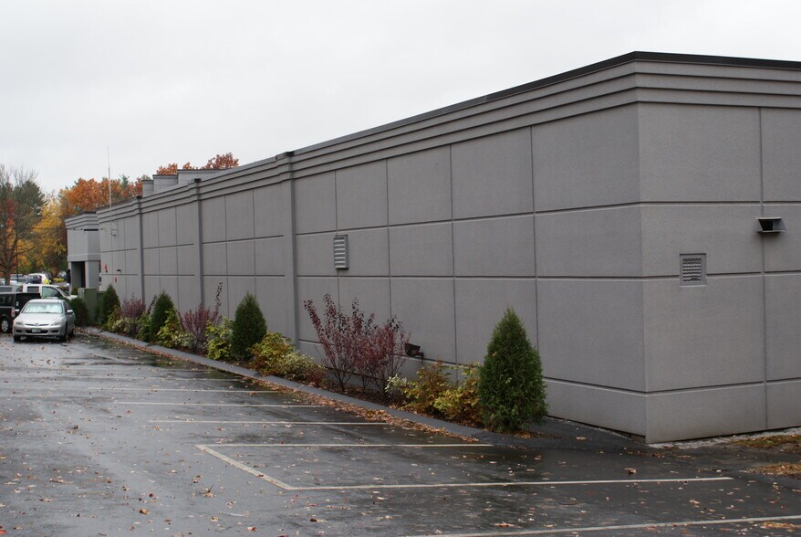 15 Keewaydin Dr, Salem, NH à louer - Photo de l’immeuble – Image 3 sur 5