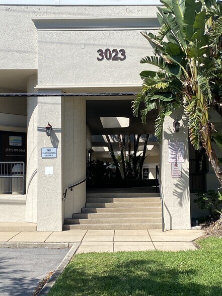 3023 Eastland Blvd, Clearwater, FL à louer - Photo de l’immeuble – Image 3 sur 14