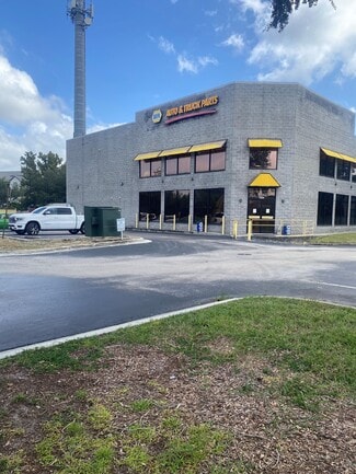 Plus de détails pour 8904 Regents Park Dr, Tampa, FL - Local commercial à louer