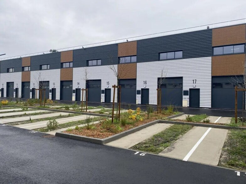 Local d’activités dans Gradignan à louer - Photo de l’immeuble – Image 3 sur 15