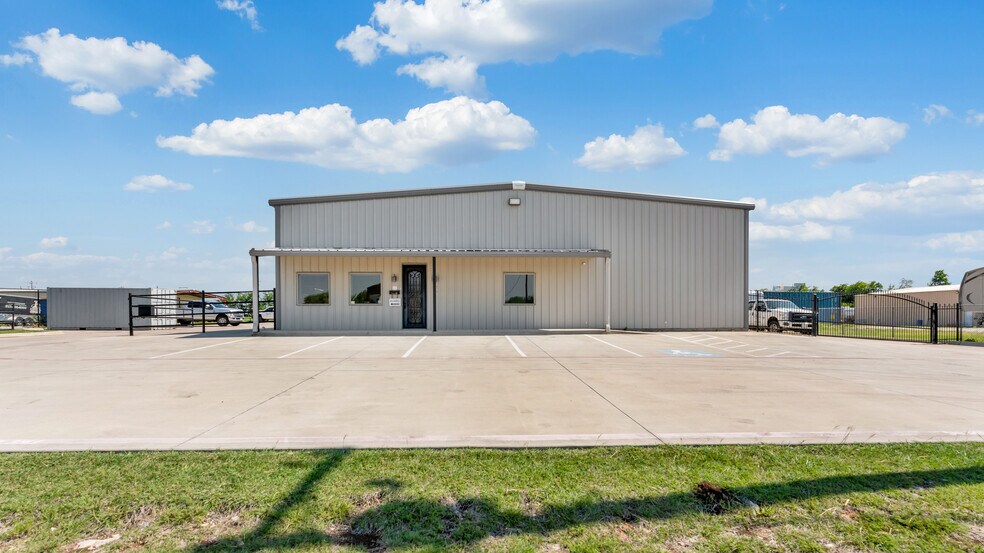 2873 Tinsley Ln, Fort Worth, TX à louer - Photo de l’immeuble – Image 3 sur 26