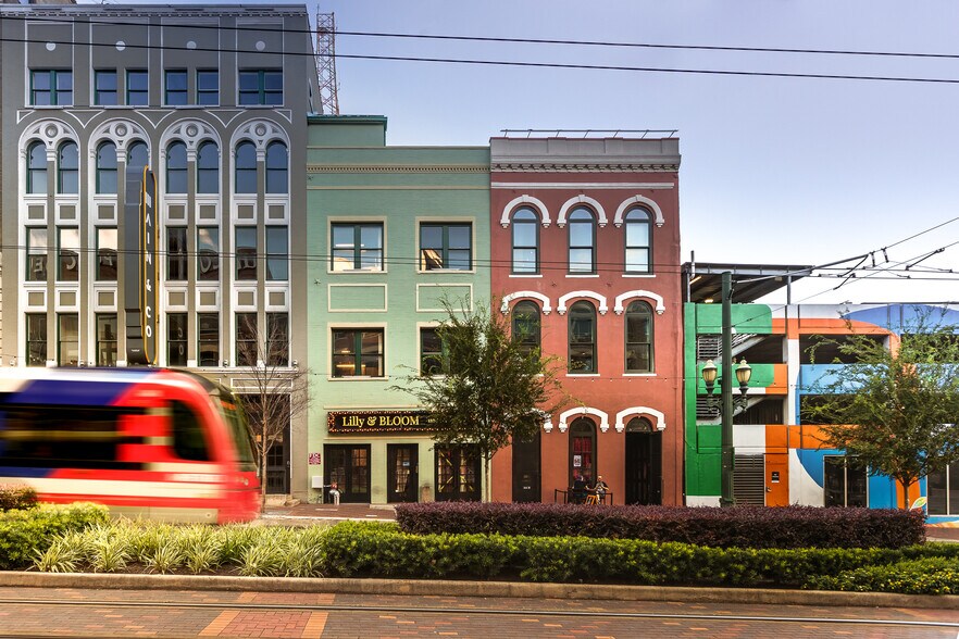 110 Main St, Houston, TX à louer - Photo de l’immeuble – Image 2 sur 16