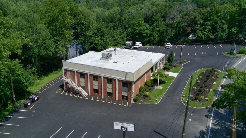 156 Ramapo Valley Rd, Mahwah, NJ à louer - Photo de l’immeuble – Image 2 sur 15