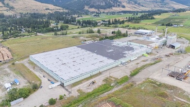 9620 Hill Dr, Coldstream, BC à louer Photo de l’immeuble– Image 1 sur 4