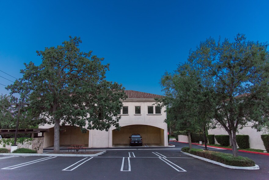 175 E Wilbur Rd, Thousand Oaks, CA à vendre - Photo de l’immeuble – Image 3 sur 16