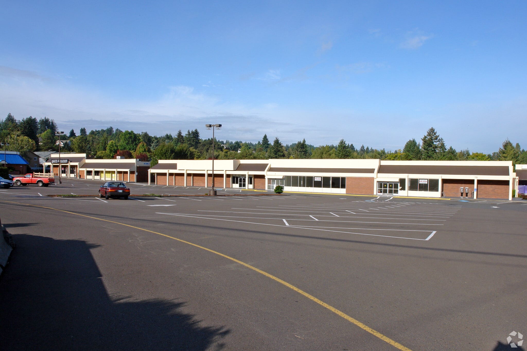 14285-14363 SW Pacific Hwy, Portland, OR à louer Photo principale– Image 1 sur 17