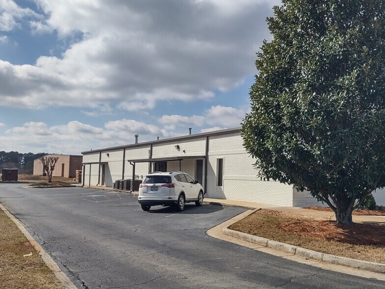 127 Osigian Blvd, Warner Robins, GA à louer - Photo de l’immeuble – Image 2 sur 5