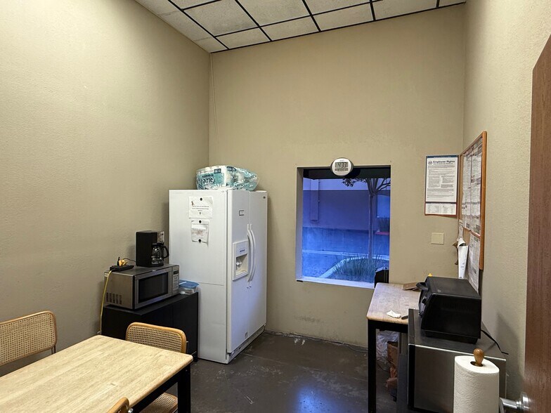 3275-3281 Grande Vista Dr, Newbury Park, CA à louer - Photo de l’immeuble – Image 3 sur 13