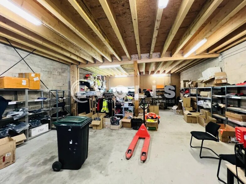 Local d’activités dans Croissy-Beaubourg à louer - Photo de l’immeuble – Image 1 sur 7