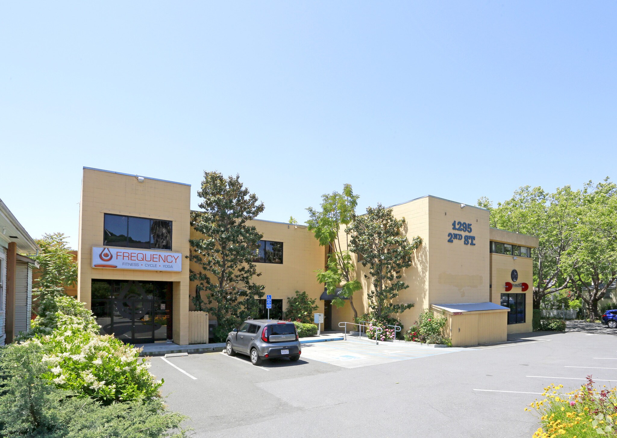 1295 2nd St, San Rafael, CA à louer Photo principale– Image 1 sur 6