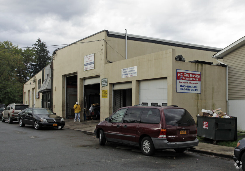 301-303 Roosevelt Ave, Spring Valley, NY à louer - Photo principale – Image 1 sur 2