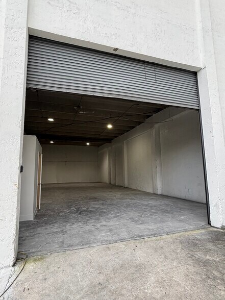 3400 NW 78th Ave, Miami, FL à louer - Photo de l’immeuble – Image 2 sur 11