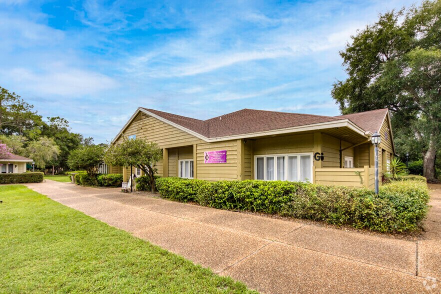 5045-5049 Ringwood Mdws, Sarasota, FL à louer - Photo principale – Image 1 sur 9