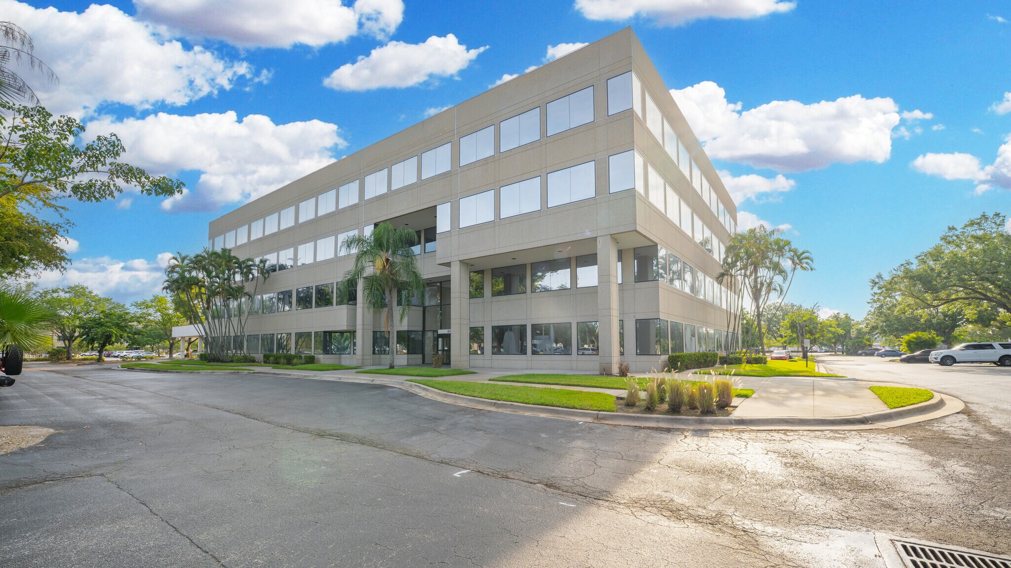 4415 Metro Pky, Fort Myers, FL à louer Photo de l’immeuble– Image 1 sur 19