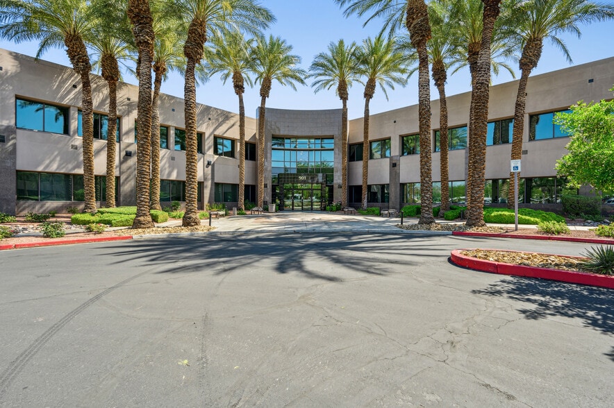901 N Green Valley Pky, Henderson, NV à louer - Photo de l’immeuble – Image 1 sur 12