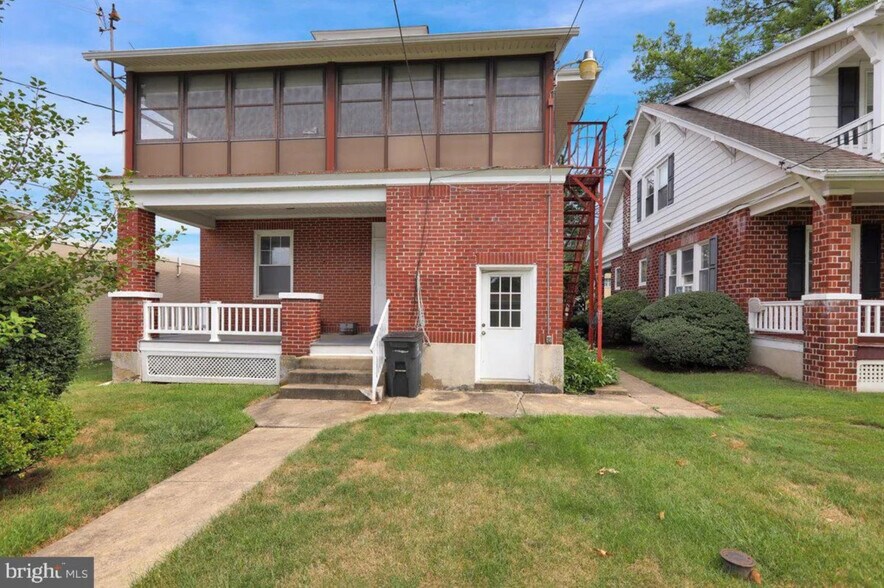221 E Lancaster Ave, Shillington, PA à louer - Photo de l’immeuble – Image 3 sur 13