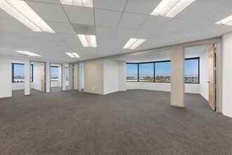 9255 Towne Centre Dr, San Diego, CA à louer Photo intérieure– Image 2 sur 8