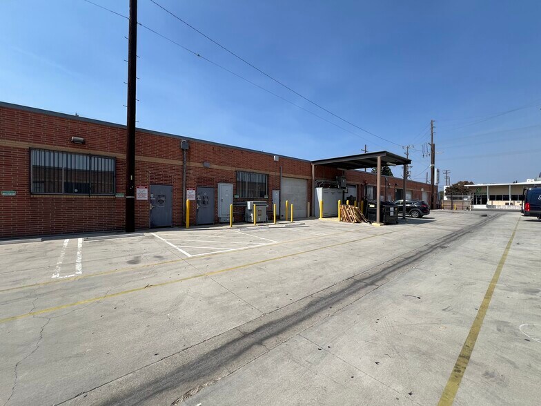 13050 Saticoy St, North Hollywood, CA à louer - Photo de l’immeuble – Image 3 sur 13