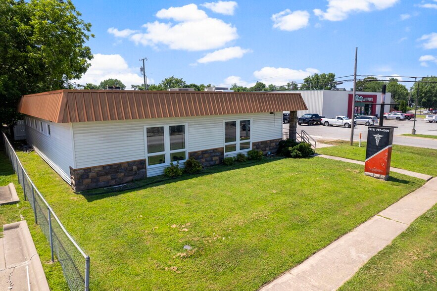 700 S Main St, Grove, OK à vendre - Photo de l’immeuble – Image 1 sur 55