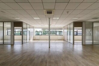 Bureau dans Miribel à louer Photo de l’immeuble– Image 2 sur 5