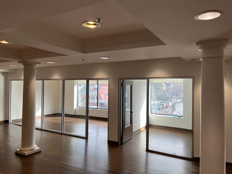 35 E 1st St, Hinsdale, IL à louer - Photo intérieure – Image 2 sur 8
