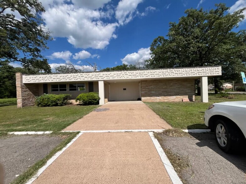 3787 NW Loop 286, Paris, TX à vendre - Photo de l’immeuble – Image 1 sur 17