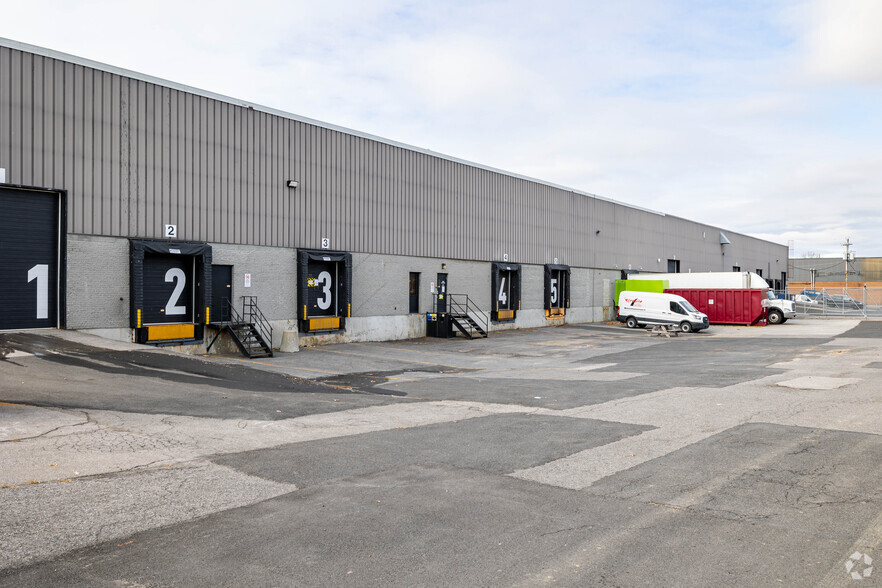 839-859 Jean-Paul-Vincent, Longueuil, QC à louer - Photo de l’immeuble – Image 3 sur 5